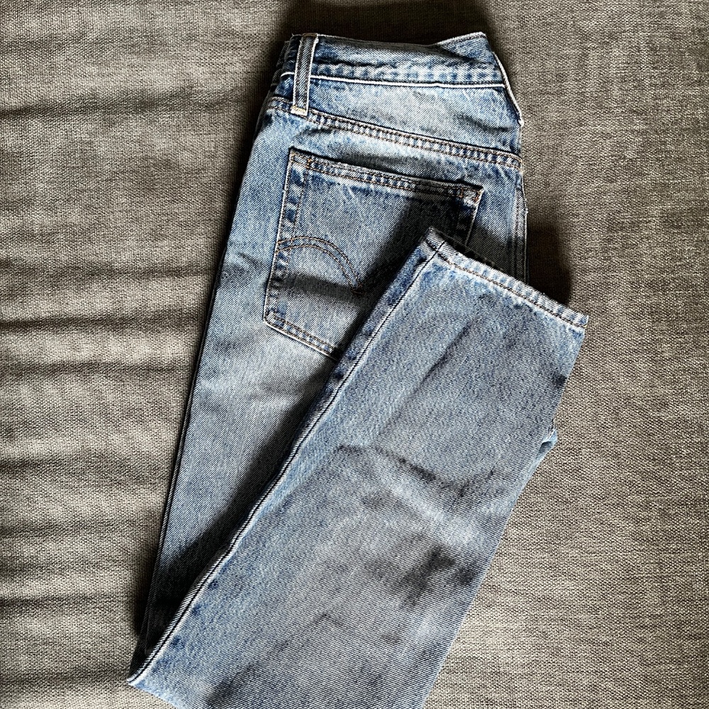 *SPRING SALE* Vintage Levi's wedgie jeans size 26